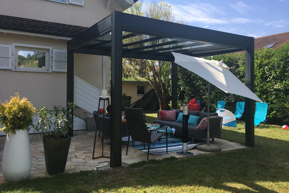 pergola design avec vitrage Suisse
