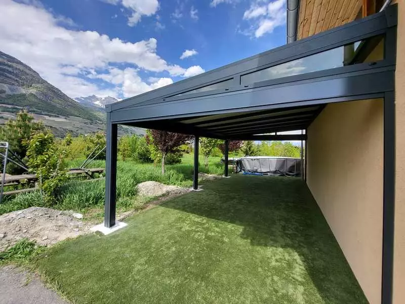 pergola adossée avec vue sur le paysage du valais suisse