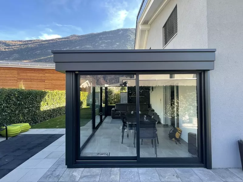 pignon de véranda noire avec rehausse design