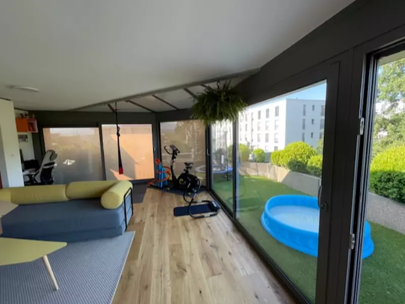 Véranda sur Terrasse d’Appartement au 5e étage